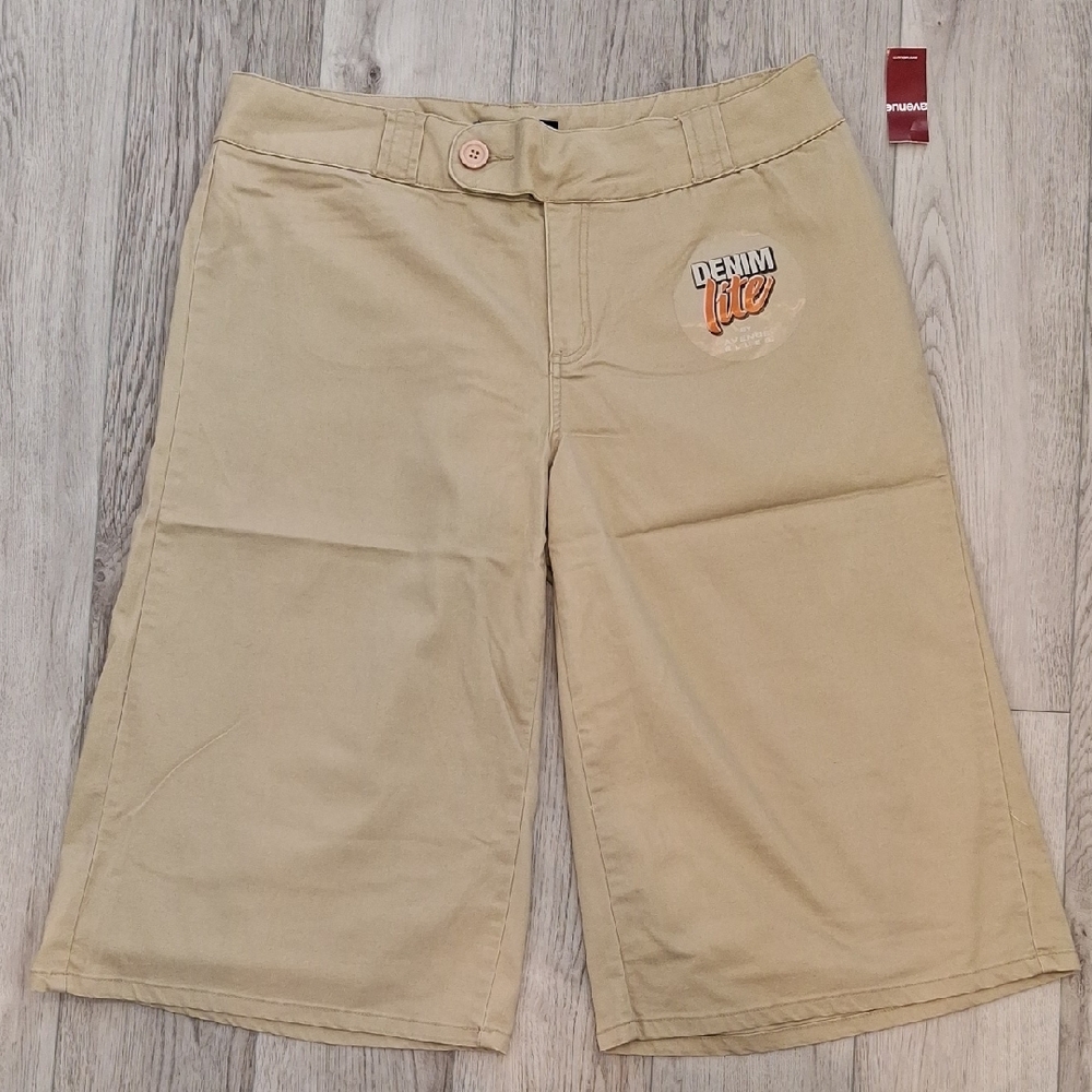 Vintage Avenue Blues Beige Women's Bermuda Shorts